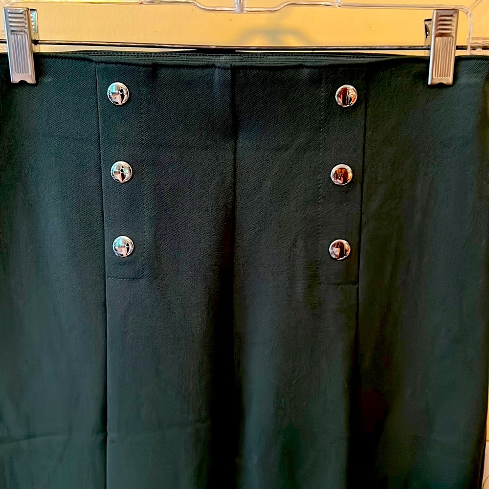 Forest green Audrey AT pant. 64%polyester 31% viscose 5% elastane.
